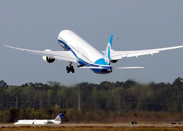 Boeing 787-10 İlk Uçuşunu Yaptı