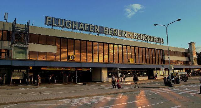 Berlin Havalimanı’nda Bomba Alarmı!