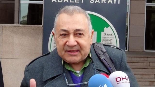 Türk Olduğu İçin Prof Kural’ı Uçağa Almadılar