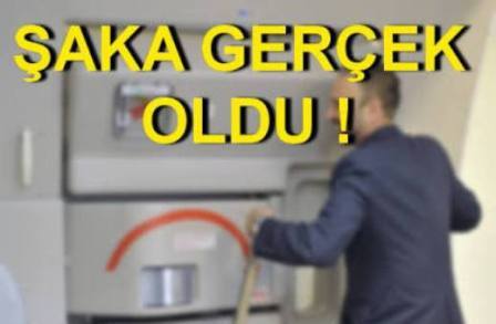 Uçağın Acil Çıkış Kapısından Atladı (Video)