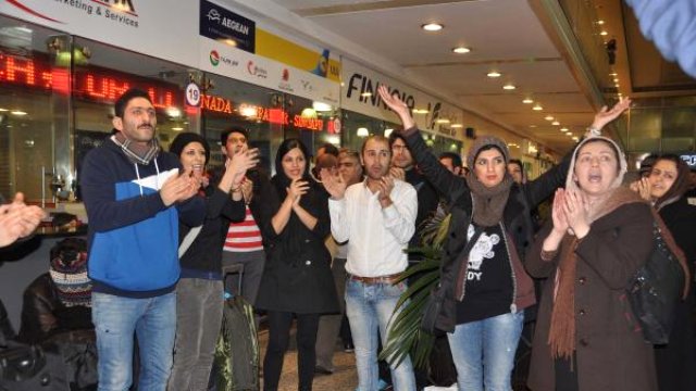 İranlı Yolculardan Atatürk Havalimanı’nda Protesto