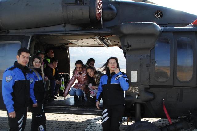 Tunceli’li Çocuklar Helikopterle Tanıştı