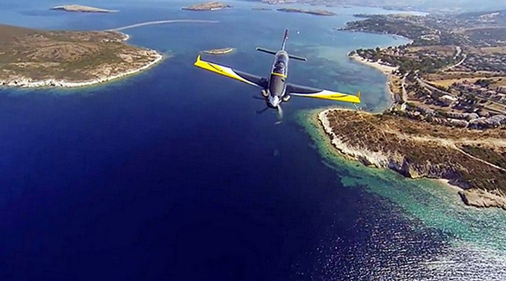 Hürkuş’tan Gökyüzünde Turkuaz Şov (Video)