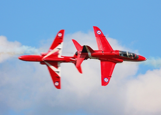 Red Arrows Galler’de Düştü