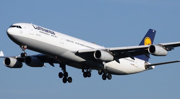 AĞIR KOKU LUFTHANSA’YI GERİ DÖNDÜRDÜ